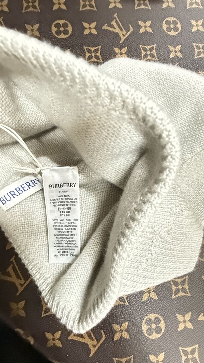 Burberry Sonstige Kleidung & Accessoires:  Burberry Mützen  – Neu und originalverpackt aus Lachen SZ von HelvetiaLuxury 4