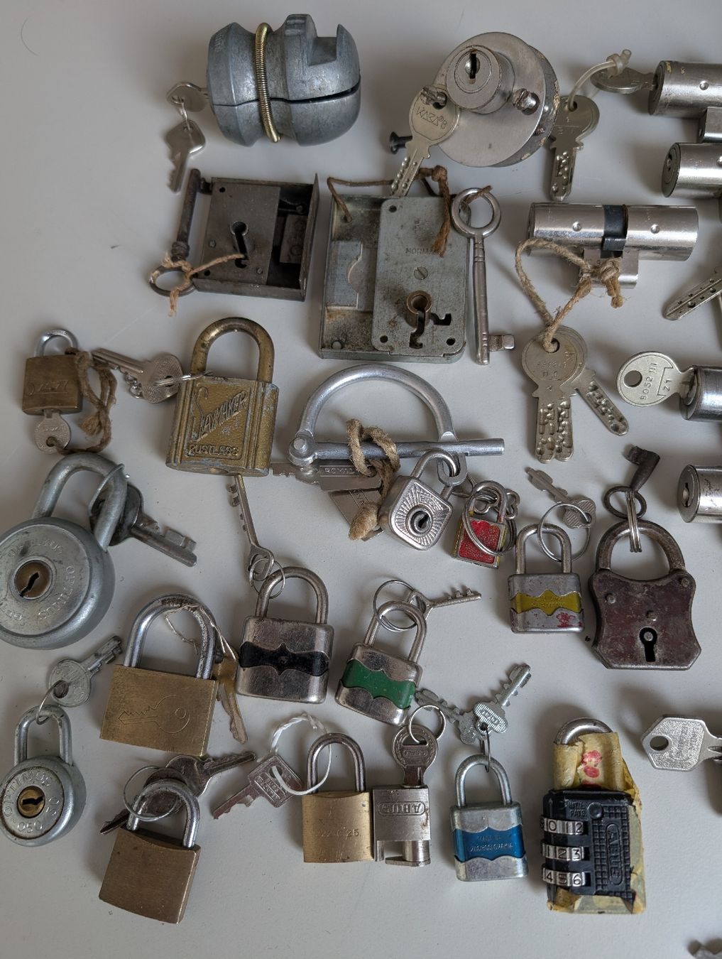 Lucchetti: Sammlung Schliesszylinder & Vorhängeschlösser – Usato da Derendingen venduto da AssaAbloy 2