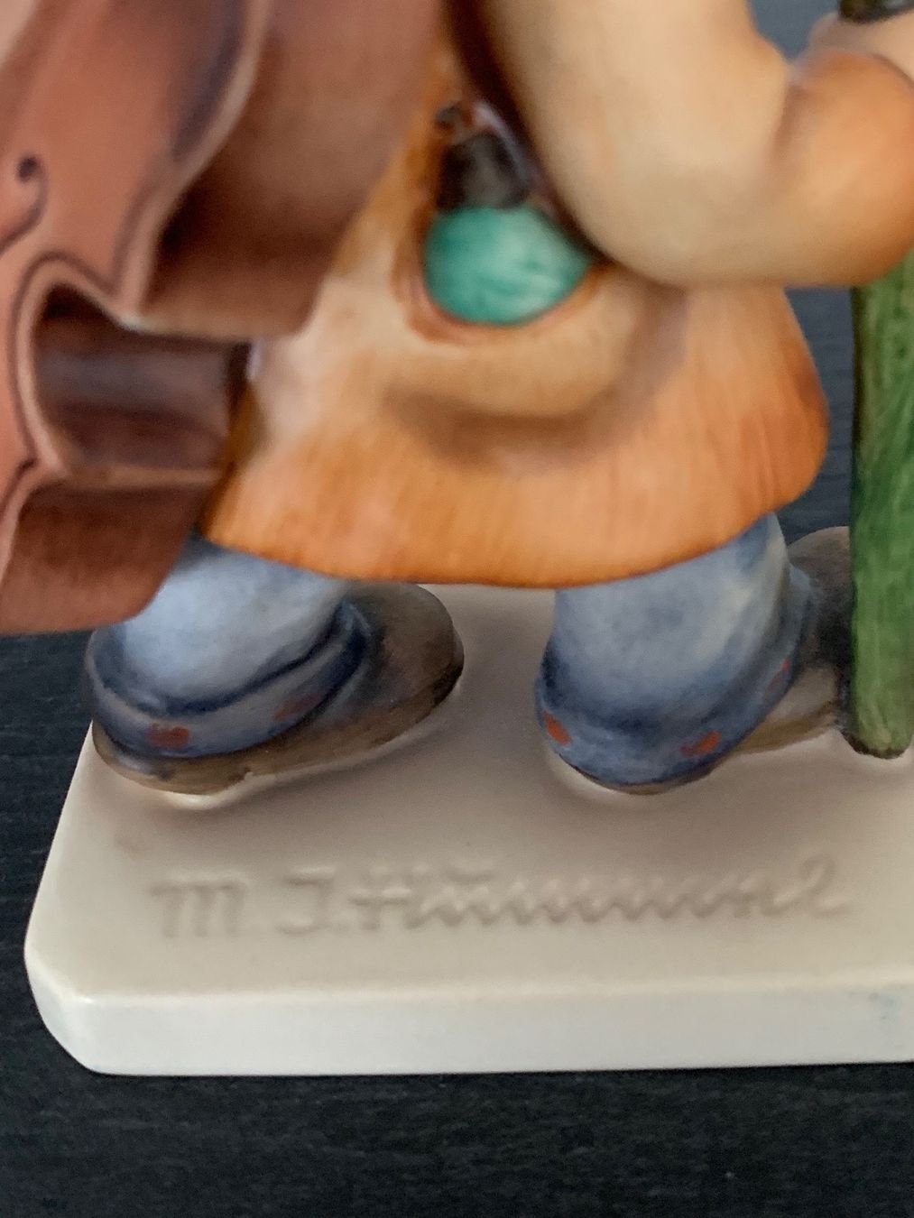 Hummel Statuette: Kleiner Cellist Hummel Figur – Usato da Weiningen ZH venduto da pedari 1