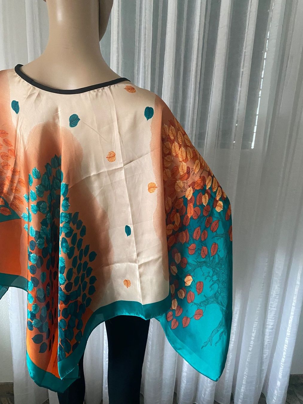 Camicette: edler/stylischer Blusen-Poncho,Silk-Feeling,1 Size – Nuovo e nell'imballaggio originale da Winkel venduto da ferrari2022 5