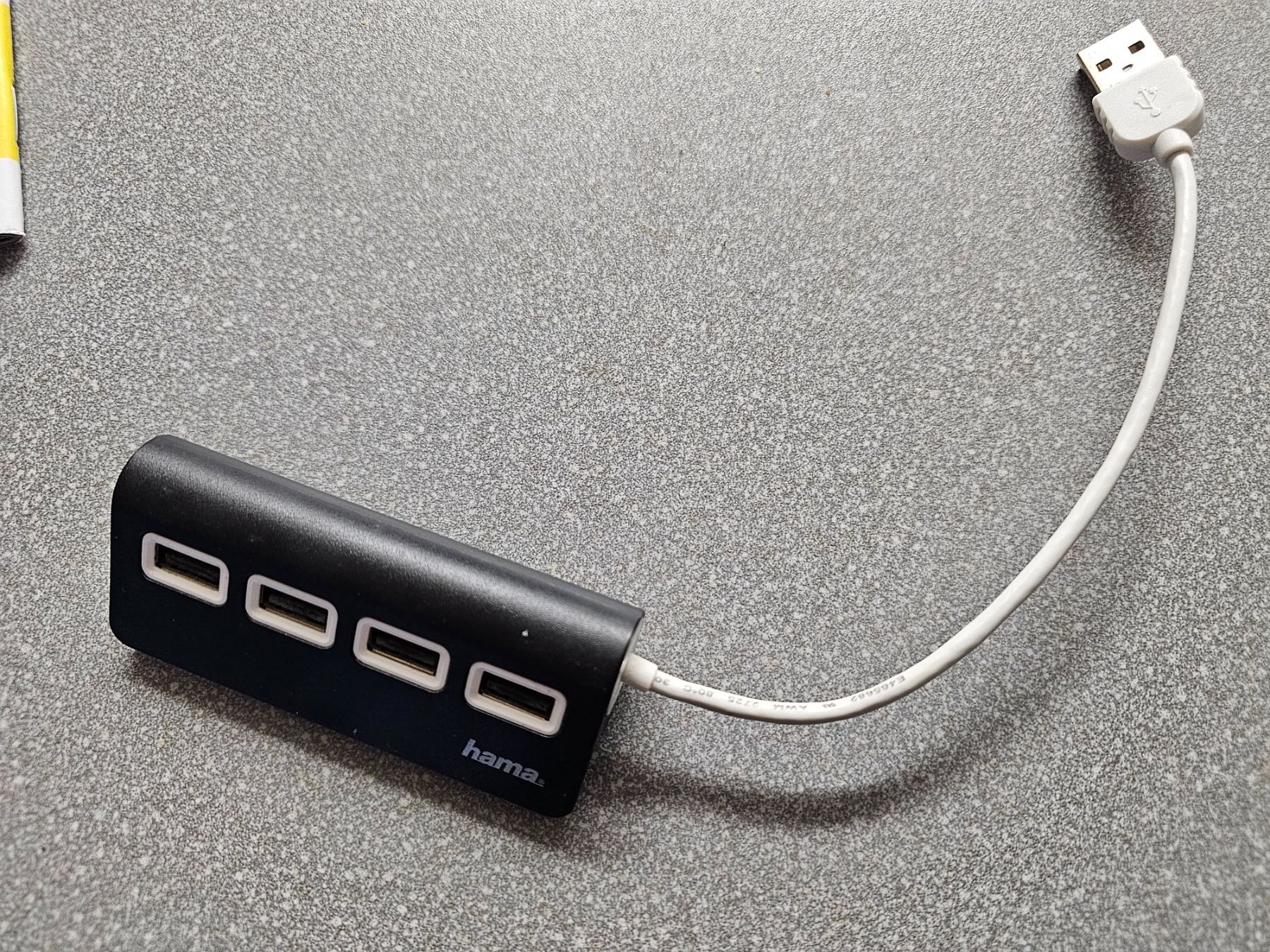 Hama Hub & Switch: 4-Port USB 2.0 Hub HAMA – Usato da Adligenswil venduto da xtfnut