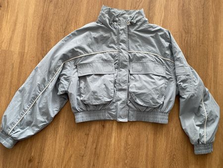 Bershka Jacke, Gr. M, hellblau für Frühling!