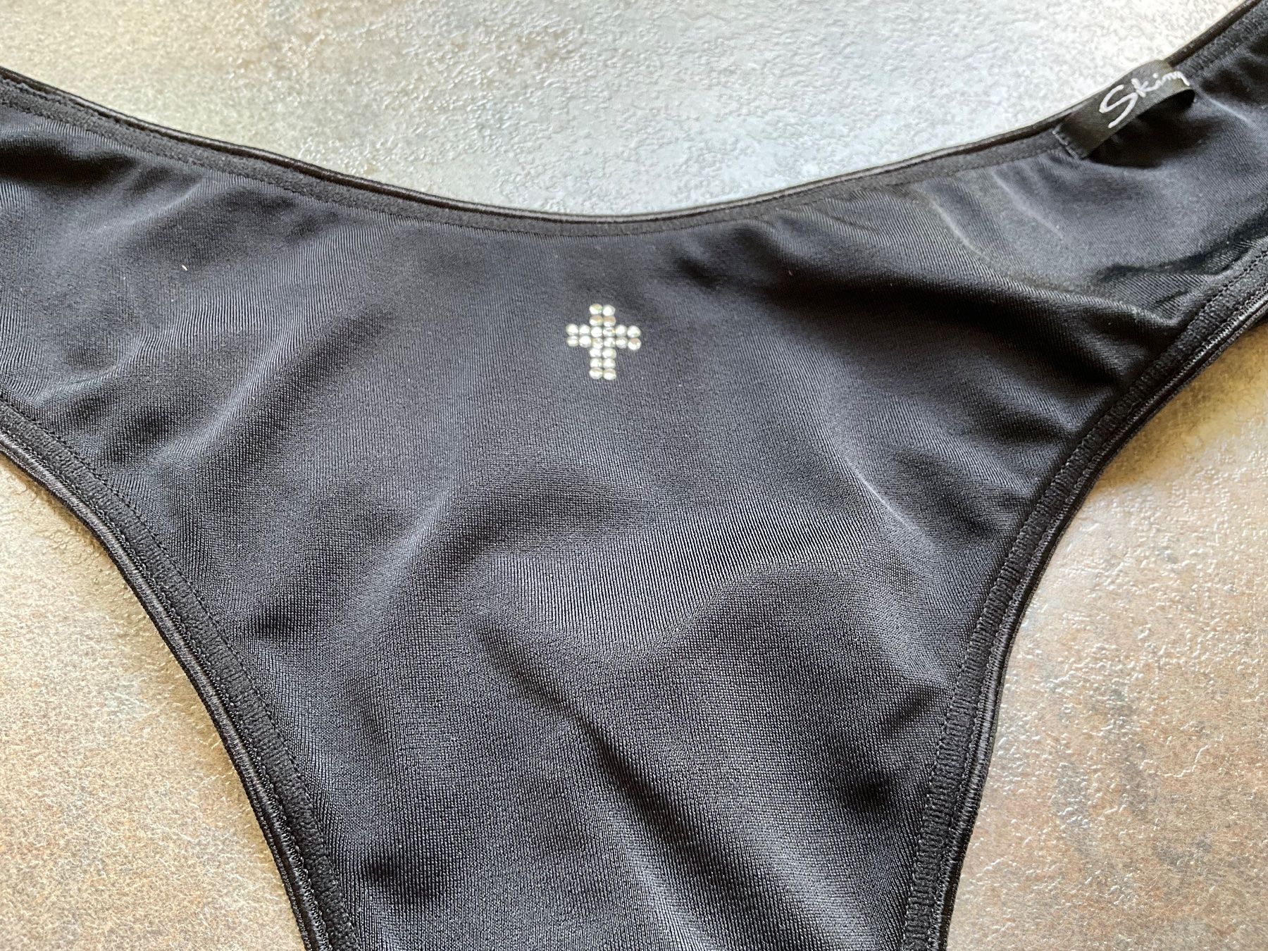 Autres dessous: String Skiny Damen Farbe schwarz Größe M – D'occasion à Basel par elster1986 2