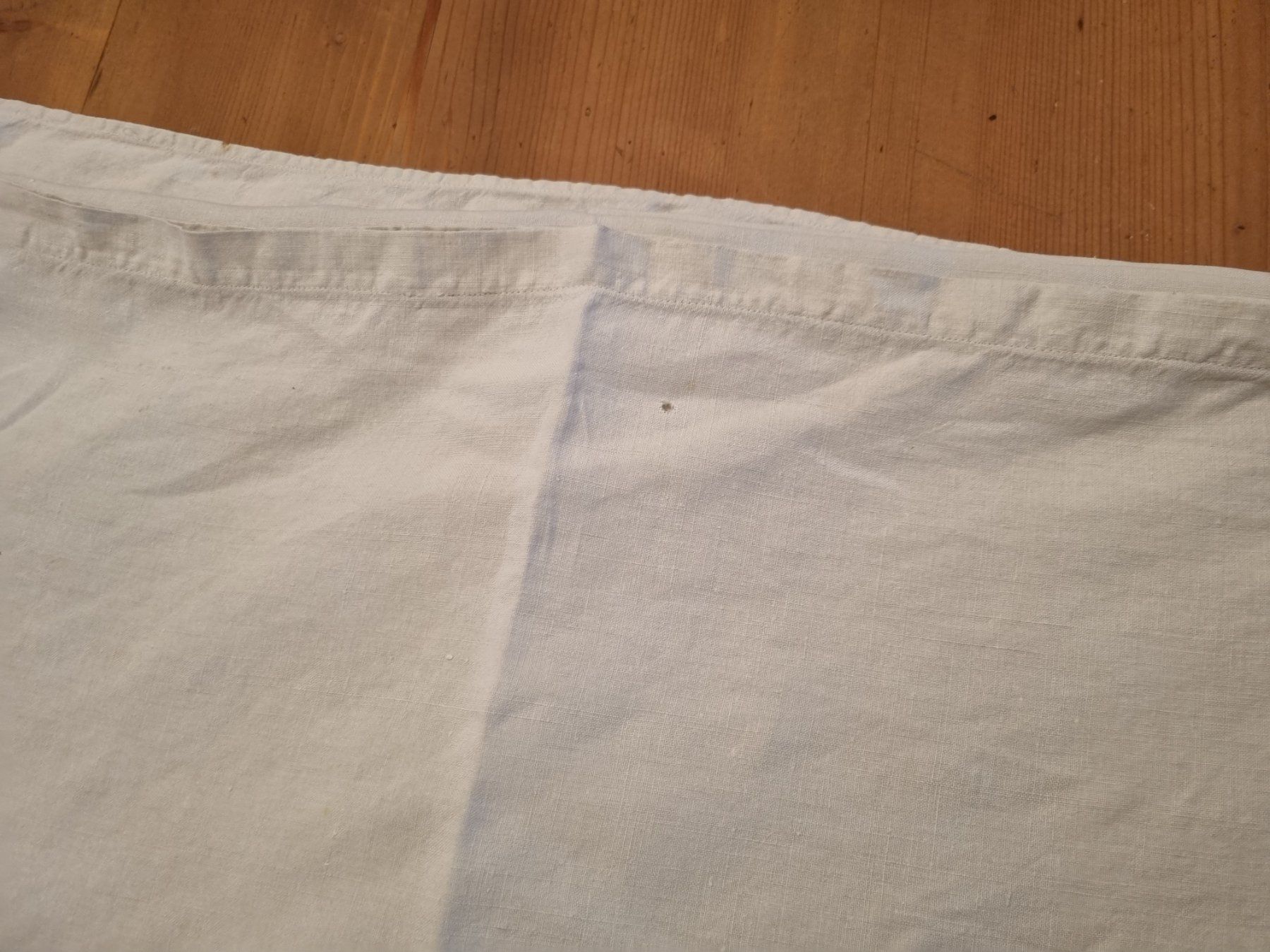 Biancheria da letto: Weisse Leinentuchdecke bestickt mit Monogramm CR – Usato da Fürstenaubruck venduto da PizBeverin2018 5