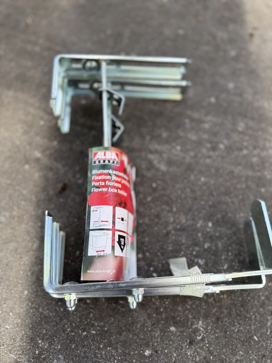 Ferramenta: 3 Blumenkastenhalter, Neu und Robust – Nuovo e nell'imballaggio originale da Uster venduto da Flummi 6
