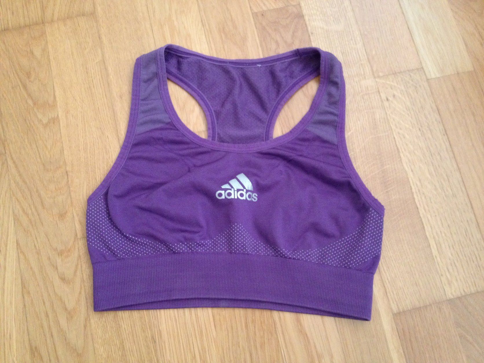 Adidas Top: Adidas Top – Usato da Dübendorf venduto da Fip05