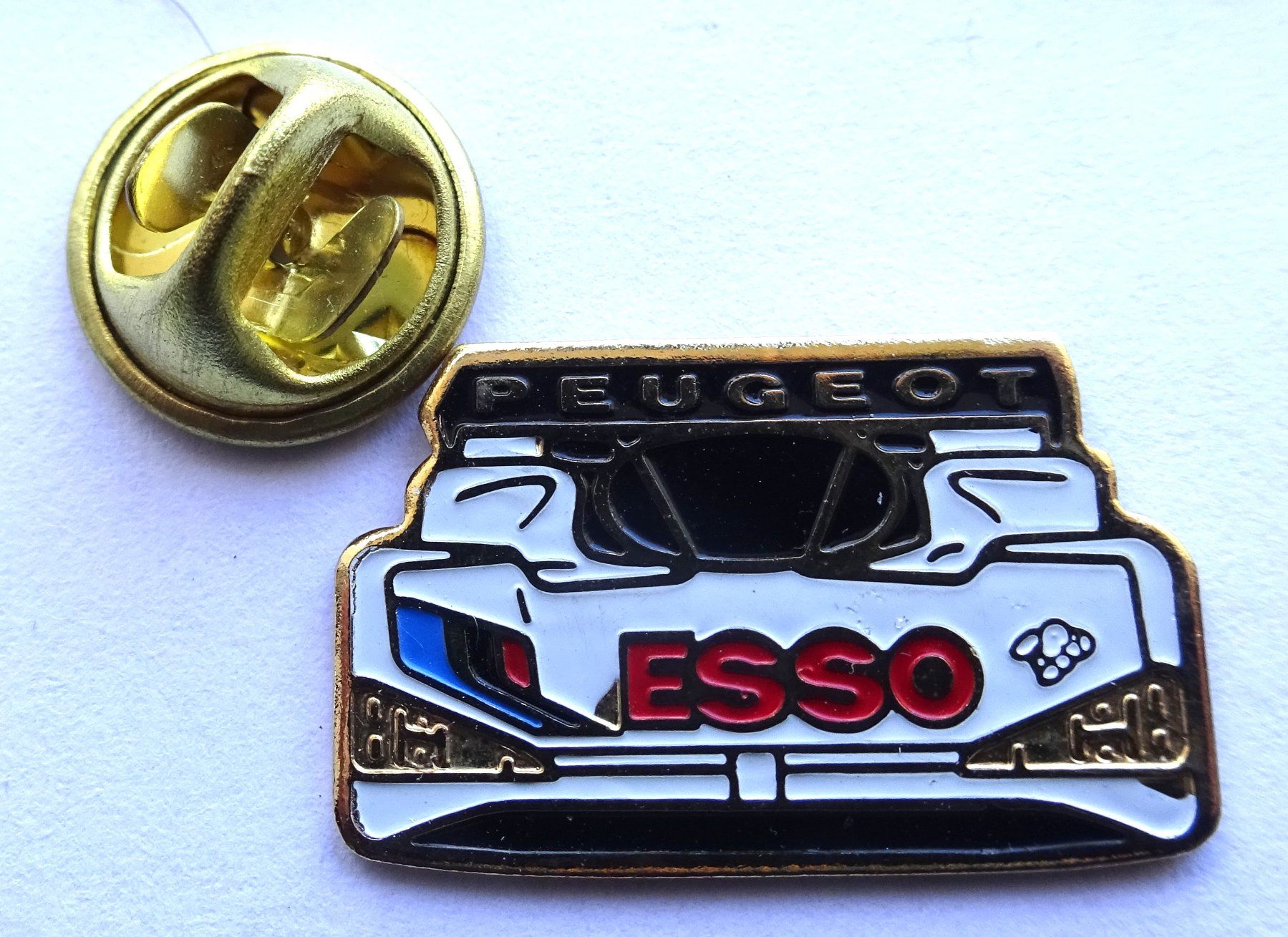 Placchette & Badge: Pin Auto Peugeot ESSO – Usato da Utzenstorf venduto da BUtter81