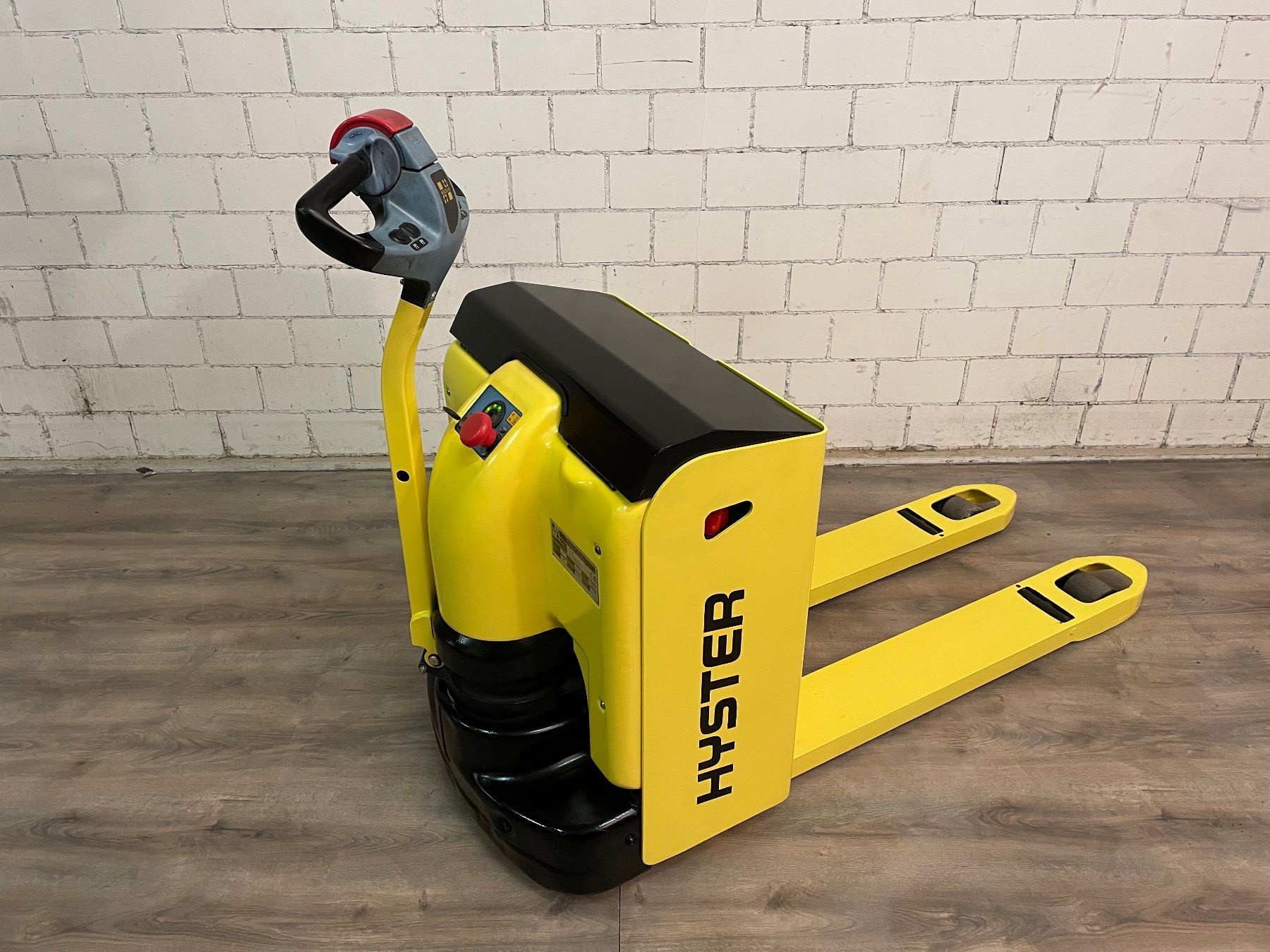 Carrelli elevatori e a forche: Hyster Stapler 2,0 Tonnen – Usato da Bettwiesen venduto da chili1 1