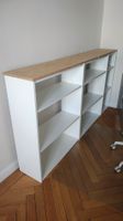 Weisses Bücherregal mit Holz-Elementen – 200 x 100 x 30 cm