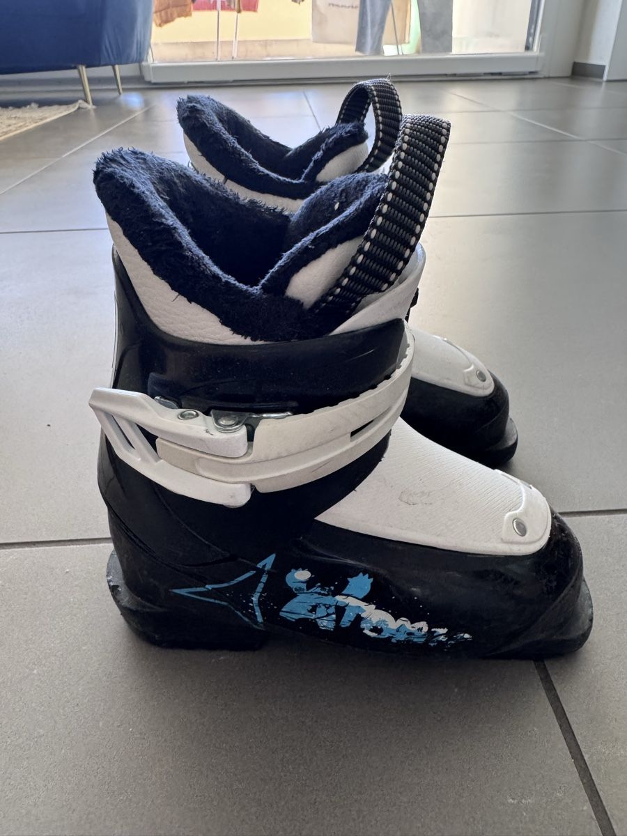 Atomic Chaussures garçon: Atomic Carving Ski Boots - Size 27 🎿 – D'occasion à Feusisberg par arm_l6k9 1