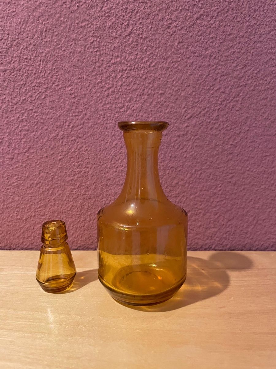 Caraffe: Vintage gelbe Glaskaraffe & Stopper – Usato da Zürich venduto da vik_isi 1
