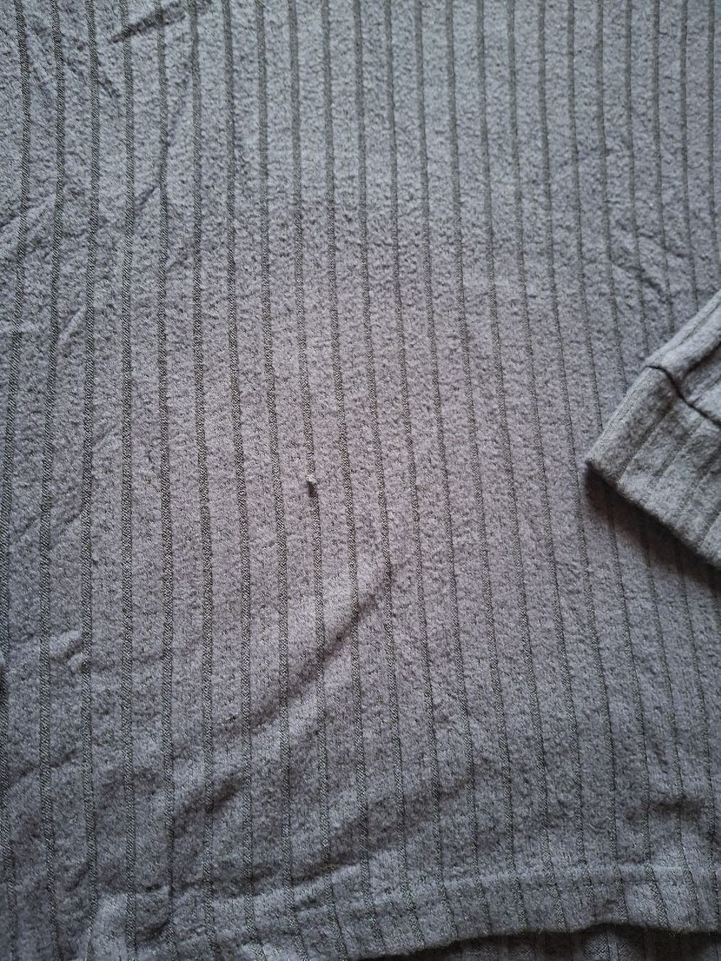 Maglioni & Felpe: Pull col en V taille M marque UP2 – Usato da Villiers venduto da san_jn5w 1