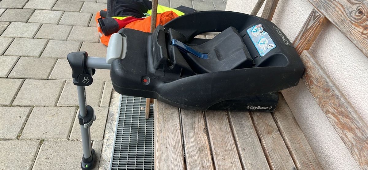Maxi-Cosi Seggiolini per auto: Maxi-Cosi EasyBase 2 Station – Usato da St.Margarethen tg venduto da garfild05