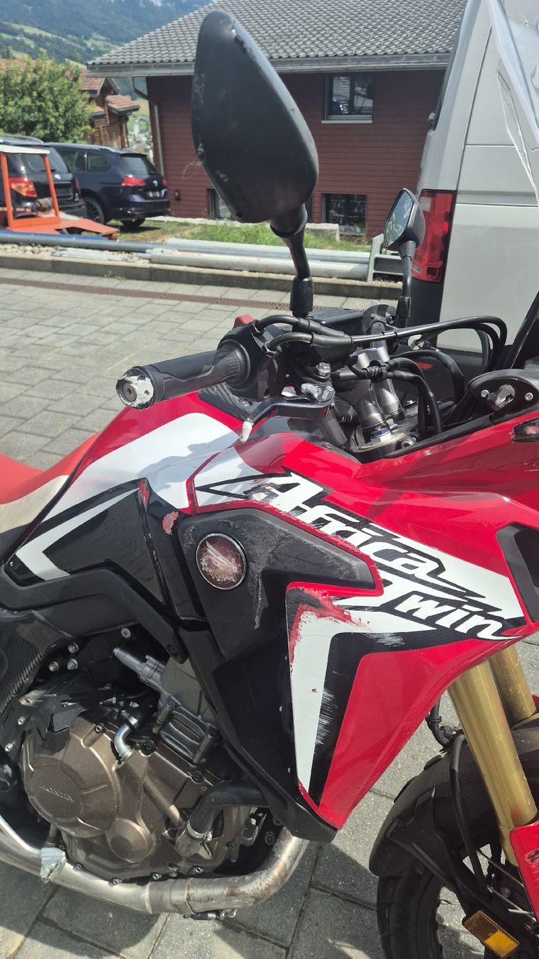 Honda Enduro: Honda CRF1000A AfrikaTwin Unfallfahrzeug. – Difettoso da Steinerberg venduto da TruttmannGTi 1