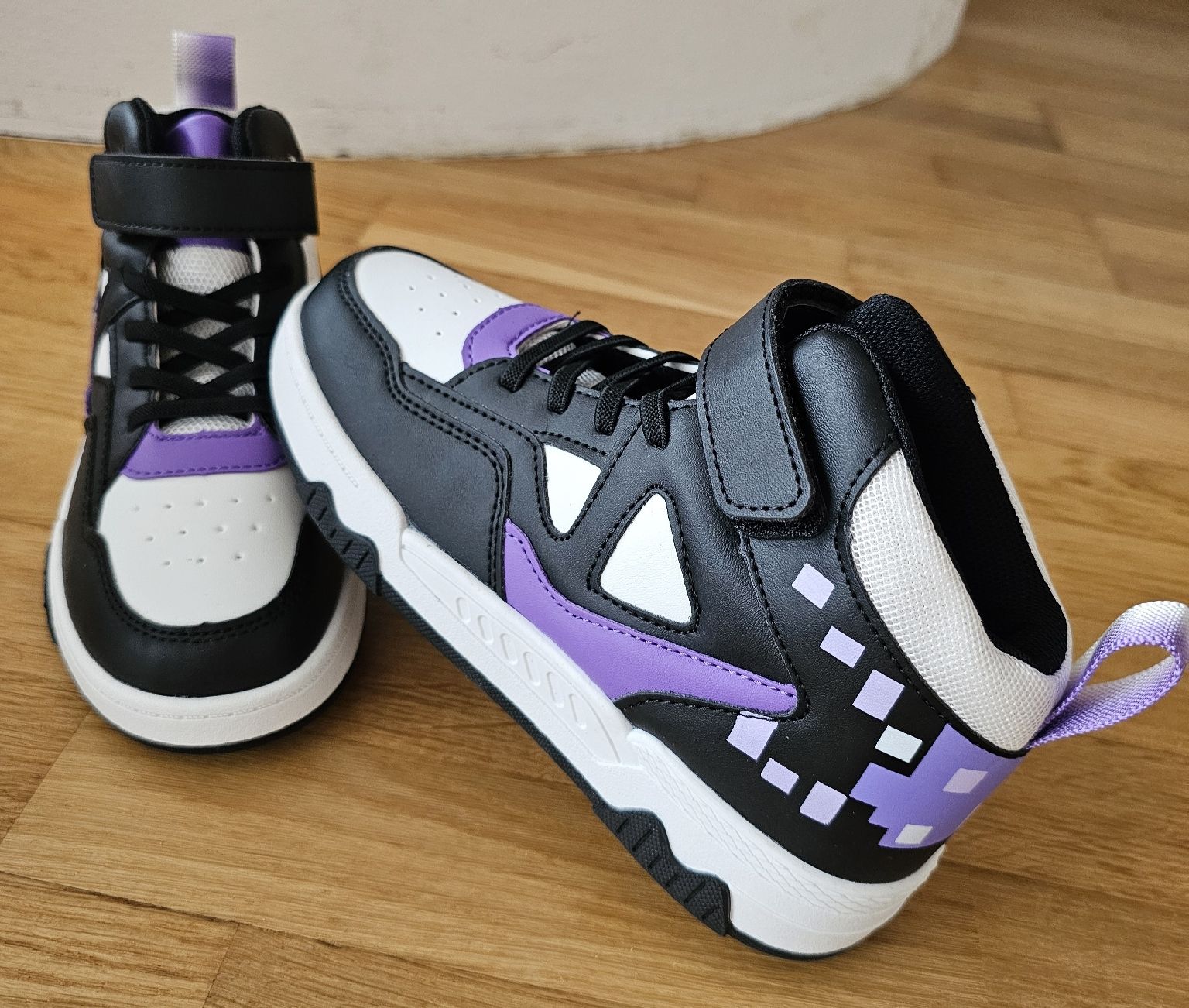 Chaussures filles: High Top Sneakers Gr. 35  FABRIKNEU – Neuf avec emballage d'origine à Bütschwil par Taranabo