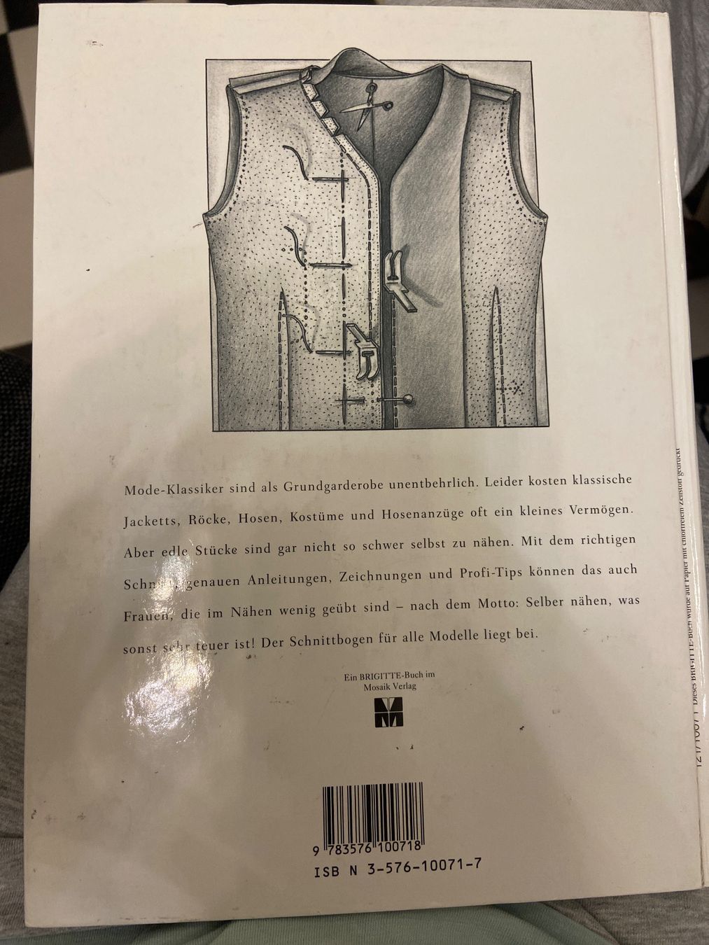 Libri: Brigitte MODEKLASSIKER selber nähen, Antje v.d. Heyde – Usato da Zürich venduto da Mameloschn 1