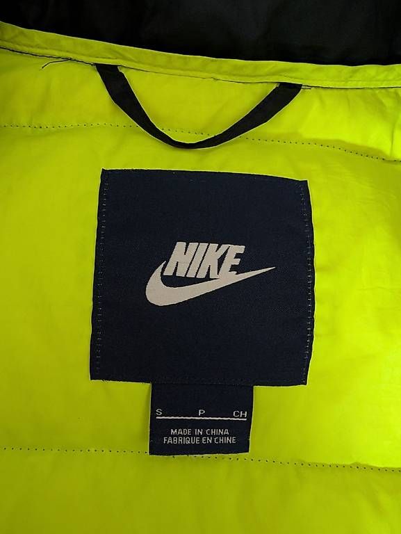 Cappotti: Nike Daunenjacke lang S – Usato da St. Gallen venduto da notenea 4