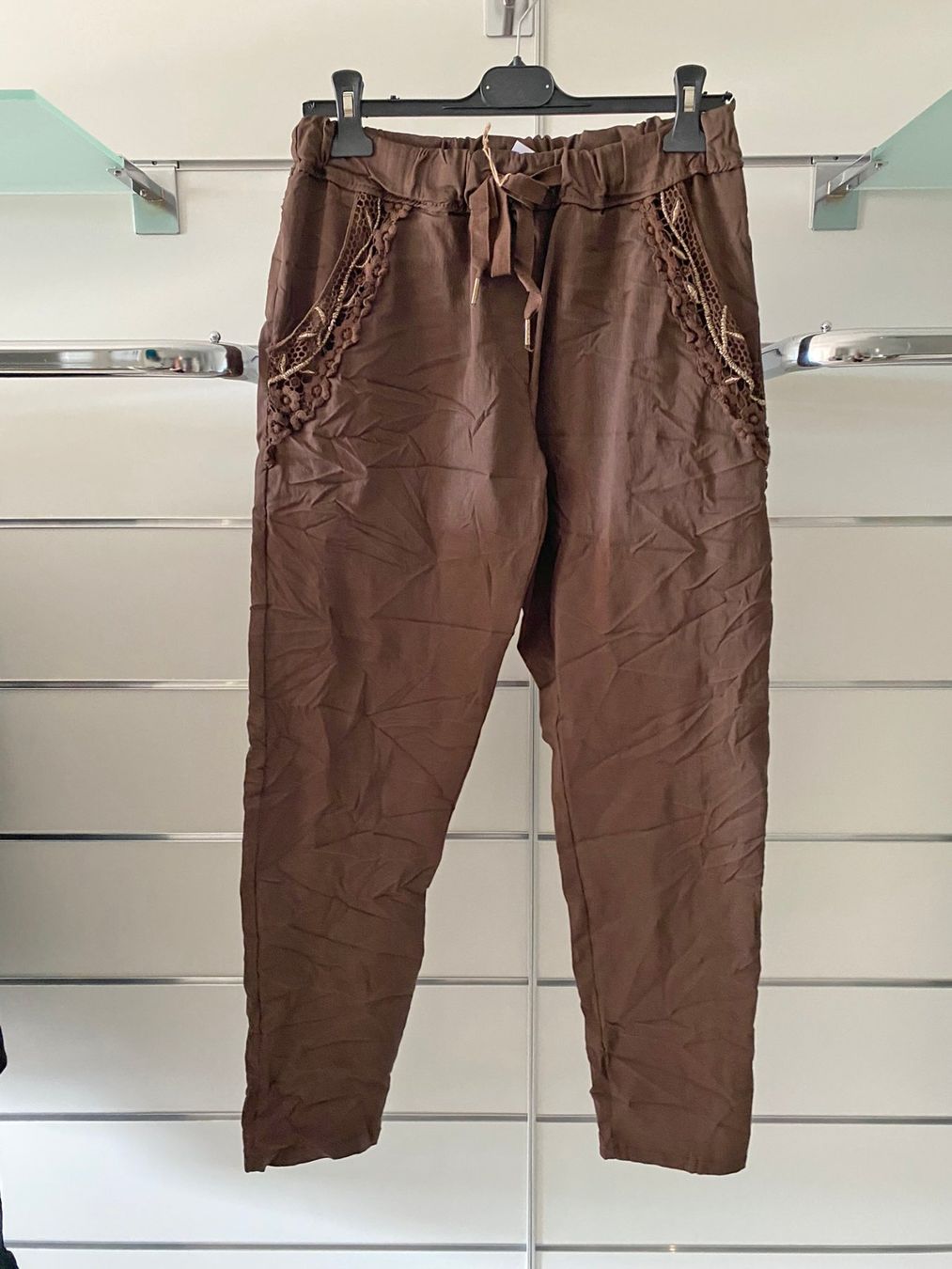 Pantaloni: Hose Spitzenborte - Grösse ca. 34/36/38 - NEU – Nuovo e nell'imballaggio originale da Eschenbach SG venduto da Peachick