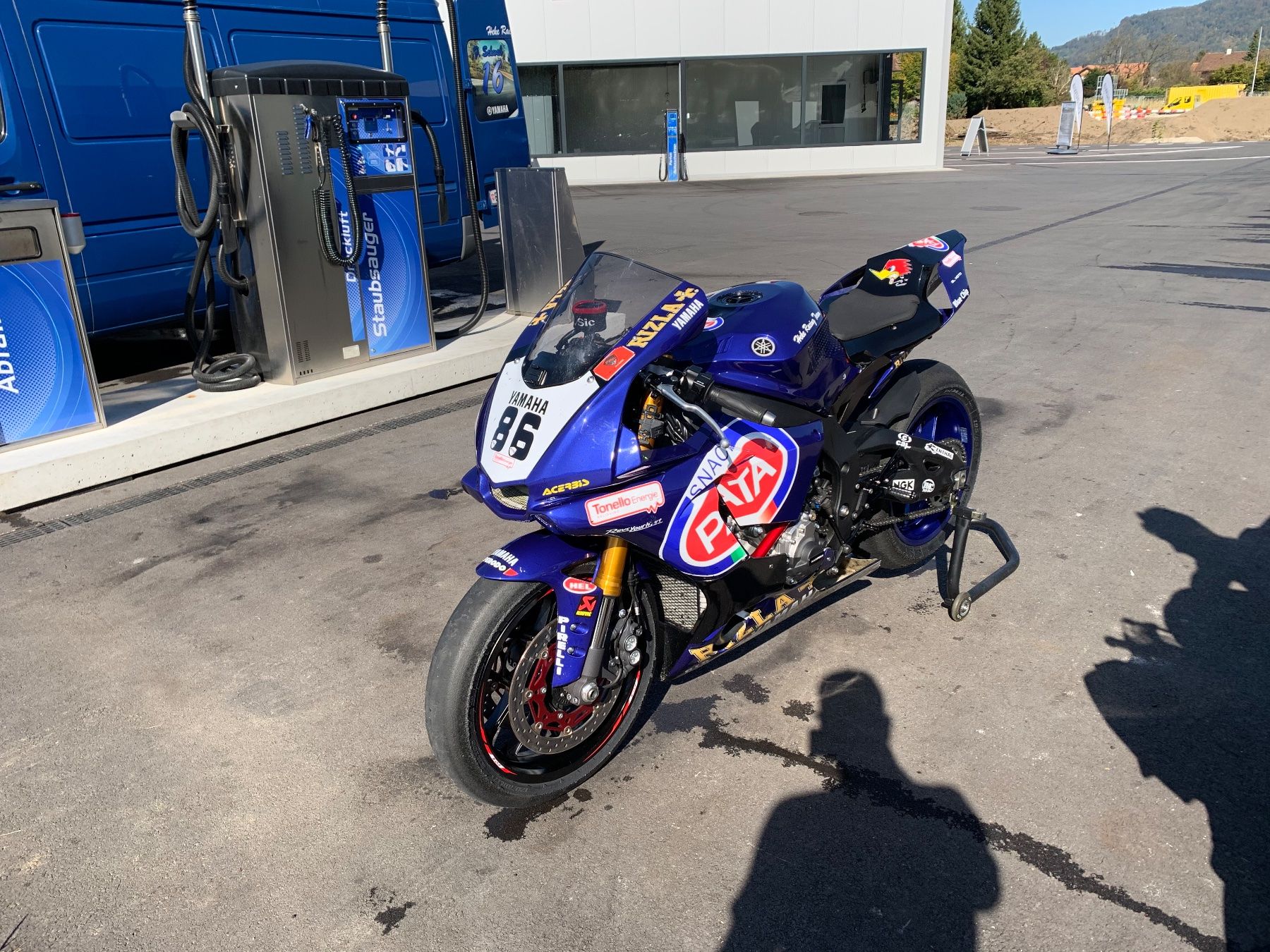 Yamaha Strada: Rennmotorrad R1 – Usato da Interlaken venduto da Audi.RS3 6