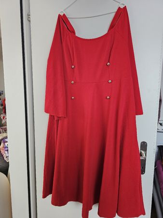 Kleid rot mit Knöpfen und offener Schulter Gr. 4XL