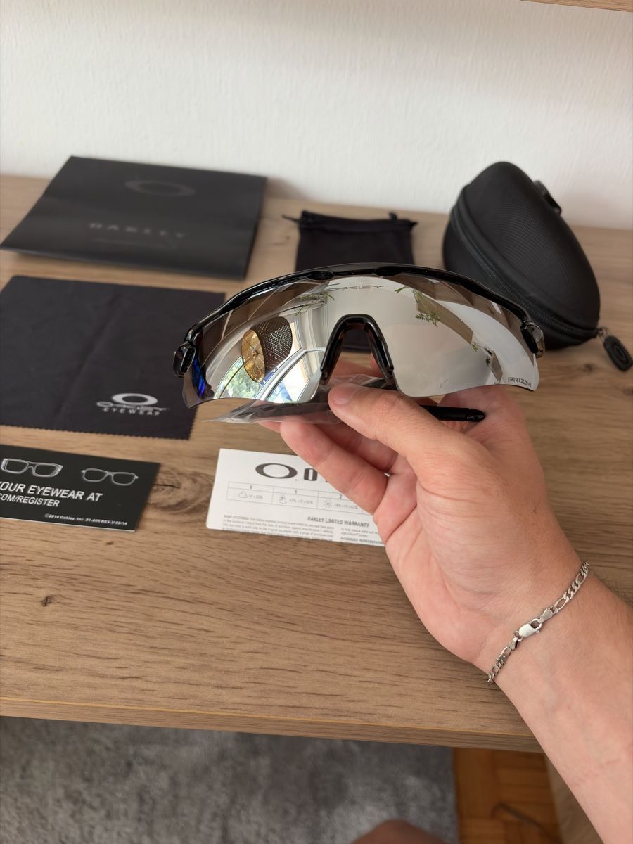 Oakley Lunettes & Verres: 2x Oakley Glasses New – Neuf avec emballage d'origine à Meyrin par silencator