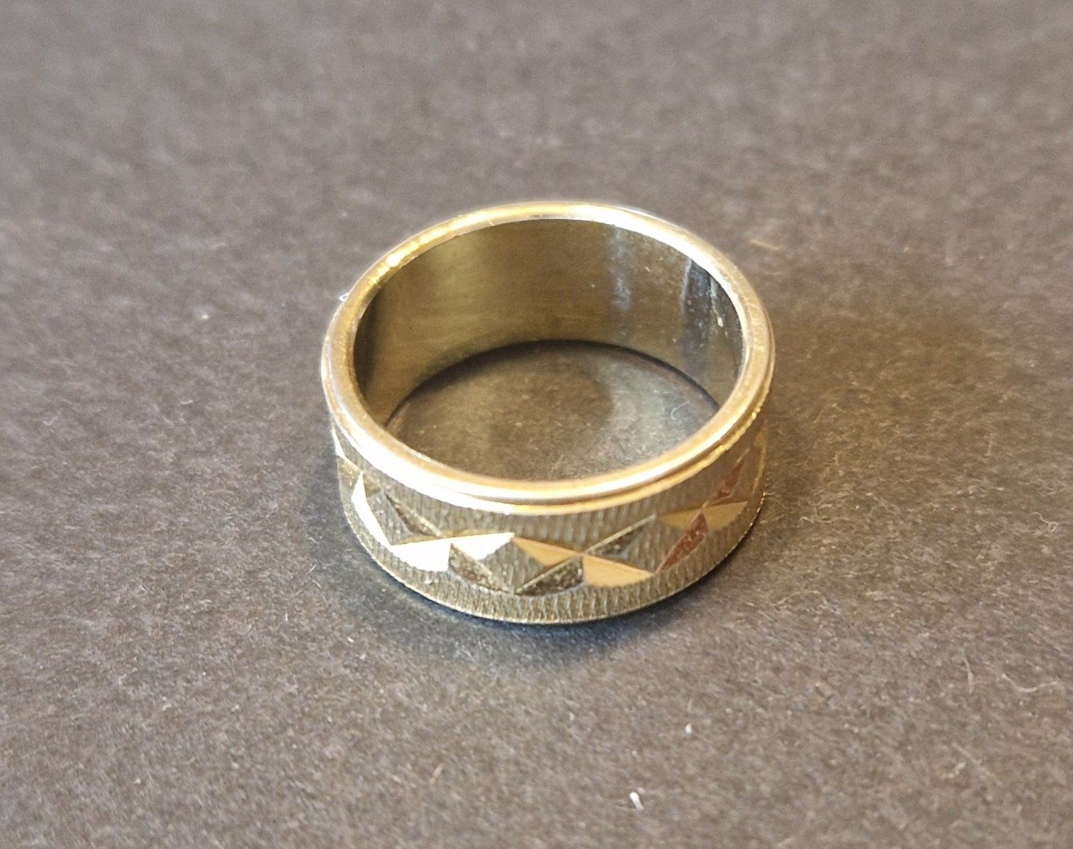 Anelli: Goldener Ring mit Muster, wie neu – Nuovo (secondo la descrizione) da Nänikon venduto da kriki 1