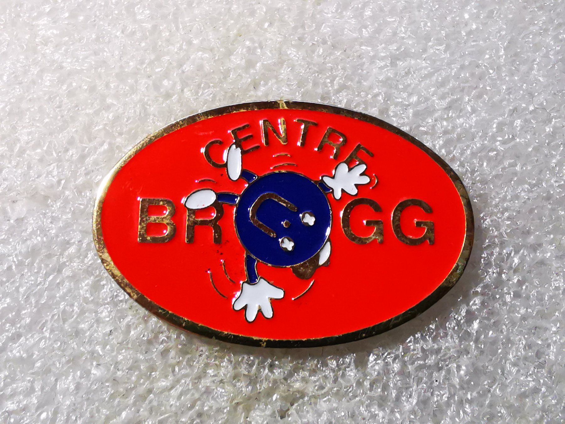 Placchette & Badge: Ansteckpin 32: Migros Centre Brügg – Usato da Oppligen venduto da Pin-Fall-Shop