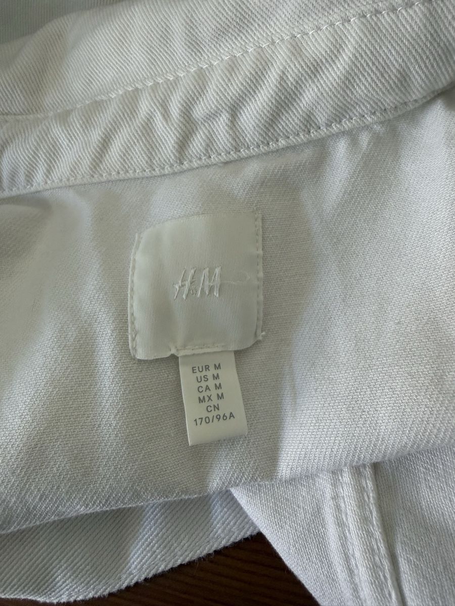 H&M Gilets & Westen: Coole H&M Cropped Jeansweste Weiss, Grösse M – Gebraucht aus Lugano von rebecca.wardrobe 6