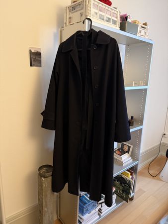 Klassischer Mantel dunkelblau mit Knopfleiste