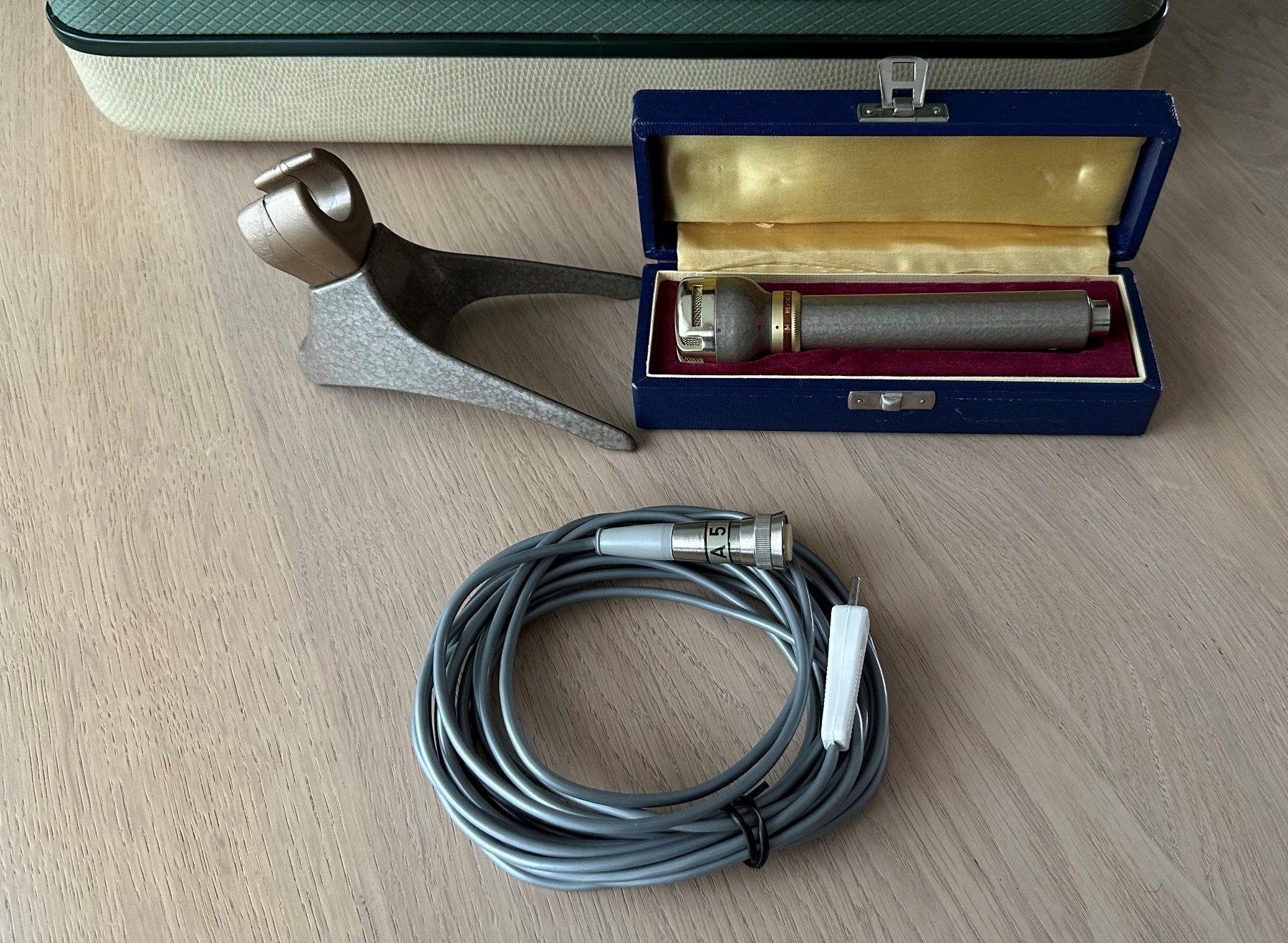 Revox Microfoni: Revox D 19 B/200 Dynamic-Cardioid-Microphone – Nuovo (secondo la descrizione) da Baden venduto da Alexius 1