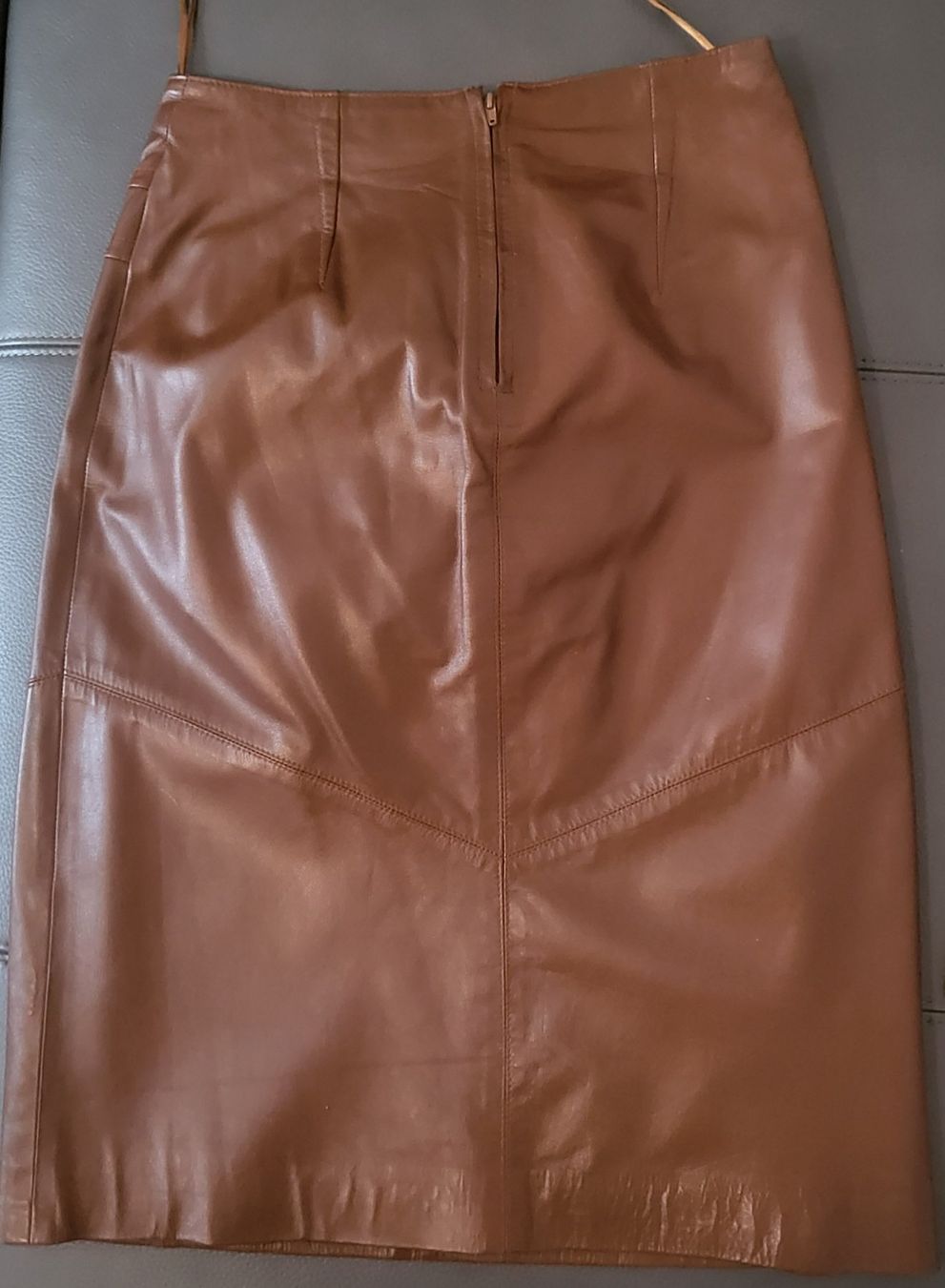 Gonne: Jupe en cuir marron HENNES, taille 34. – Usato da Neuchâtel venduto da wikit 1