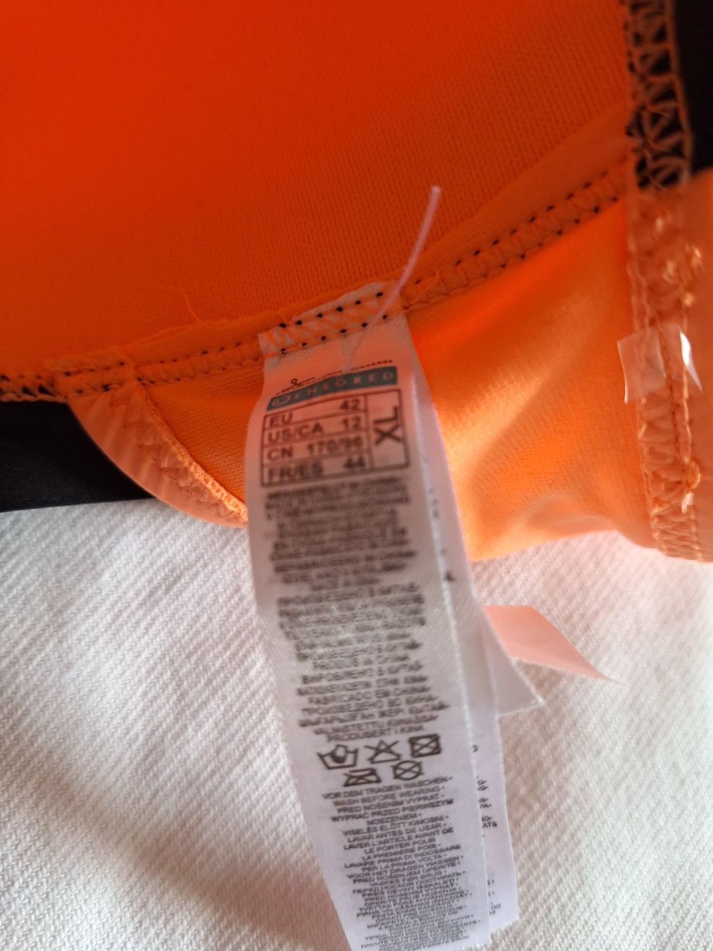 Costumi da bagno & Bikini: 2 Bikinioberteile, Gr. 42 – Nuovo (secondo la descrizione) da Aesch BL venduto da sar_j59l 4