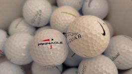 Set aus 10 Golfbällen, neuwertig (Titleist, Spalding, etc)