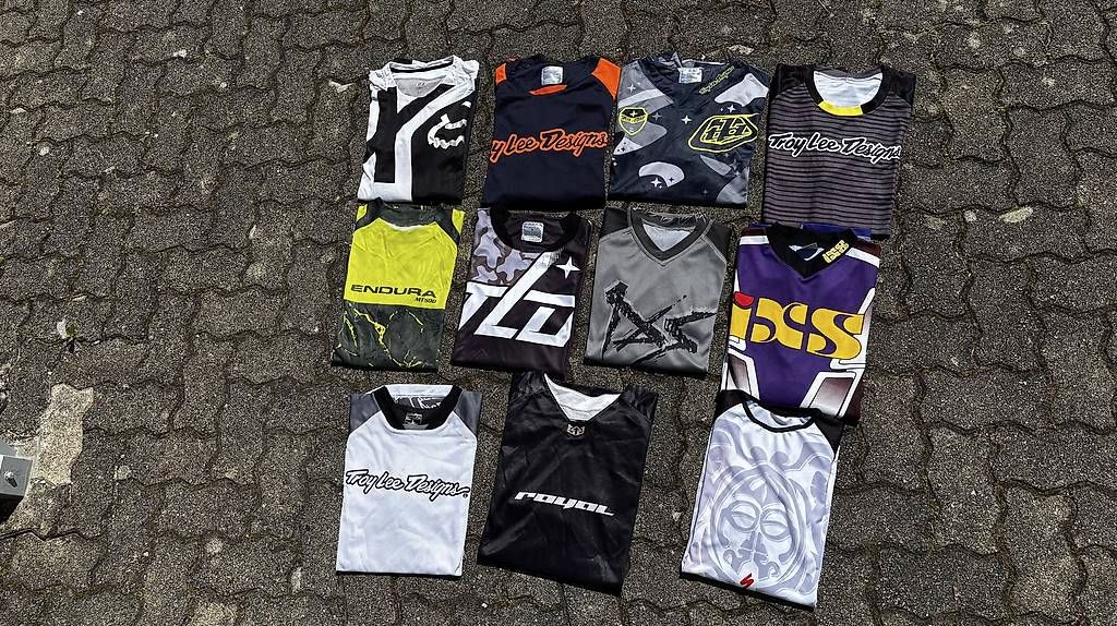 Lotti di vestiti: IXS TroyLee Specialized Endura Fox Royal – Usato da Walterswil SO venduto da Sunshineyupi