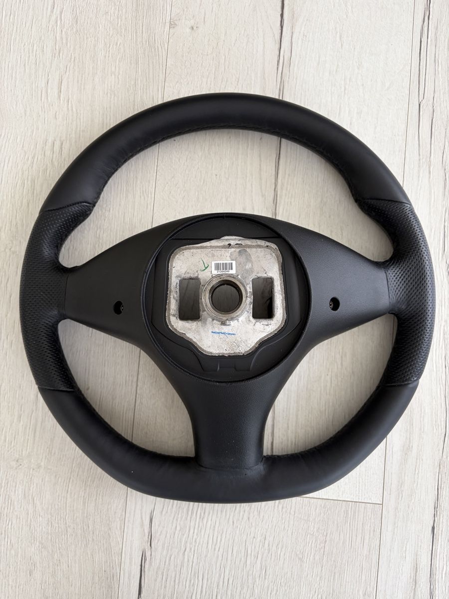 Tesla Tutti pezzi di ricambio auto: Tesla Model S / X Lenkrad, steering wheel – Usato da St-Maurice venduto da Constantin.C 1
