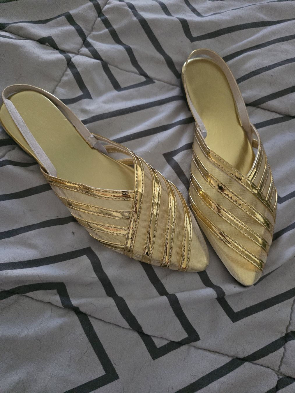 Scarpe da donna: GOLDENE SOMMER SANDALETTE, GR 41 – Nuovo e nell'imballaggio originale da Möriken AG venduto da rowyta 1
