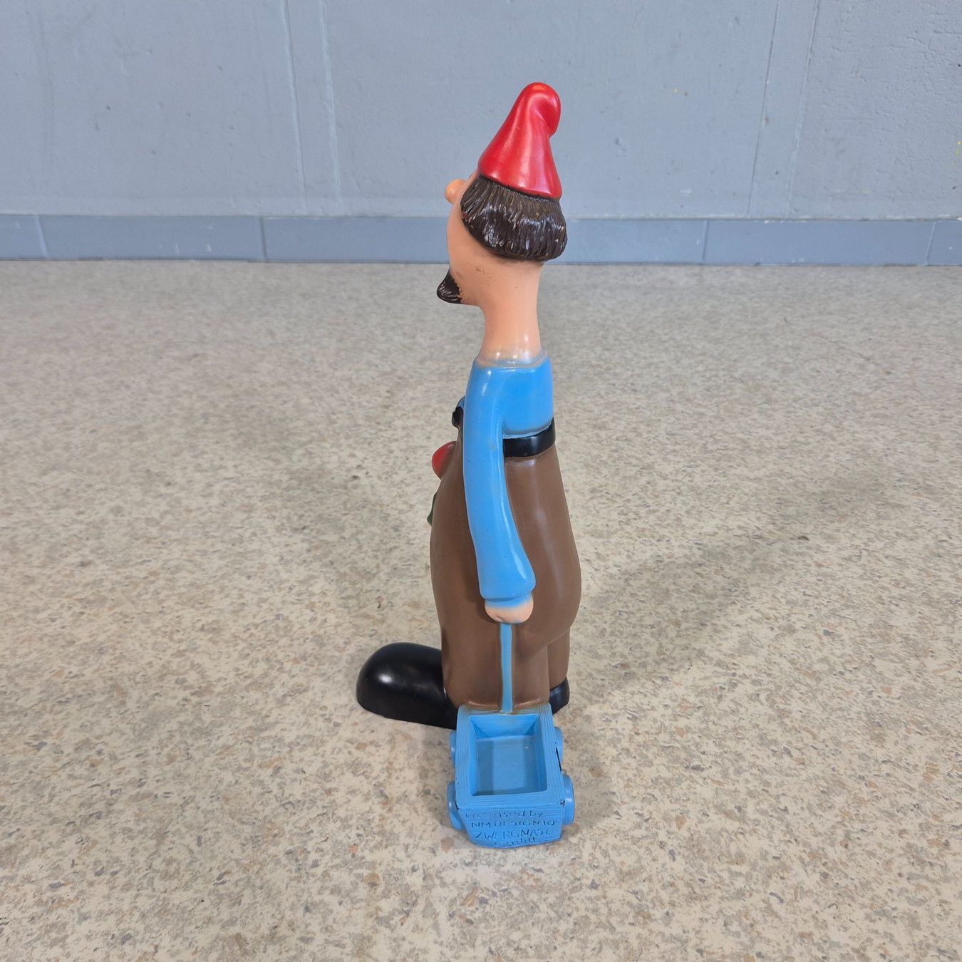 Figuren: NM Design Zwergnase Gartenzwerg Zwerg Figur – Gebraucht aus Nottwil von Wondewa-Shop 2
