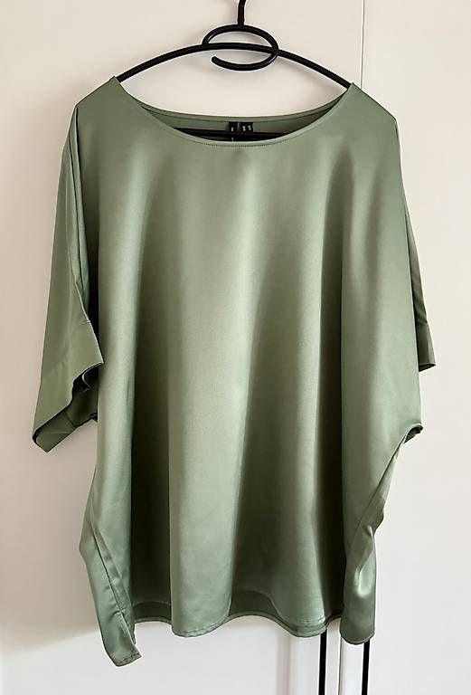 Top: Vero Moda, Satin Top sage, Gr. 46 – Usato da Zollikofen venduto da lili.j 1