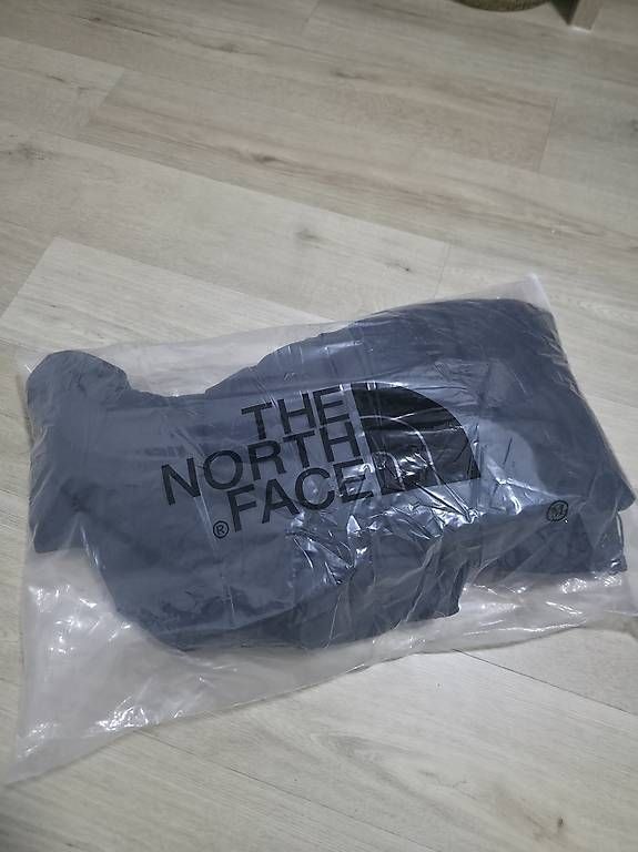 Cappotti: The North Face 1996 Retro Nuptse Jacket – Usato da Genève venduto da smx_2sks 4