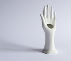 Vintage Porzellan Hand mit Vase – weiss – Ringhalter