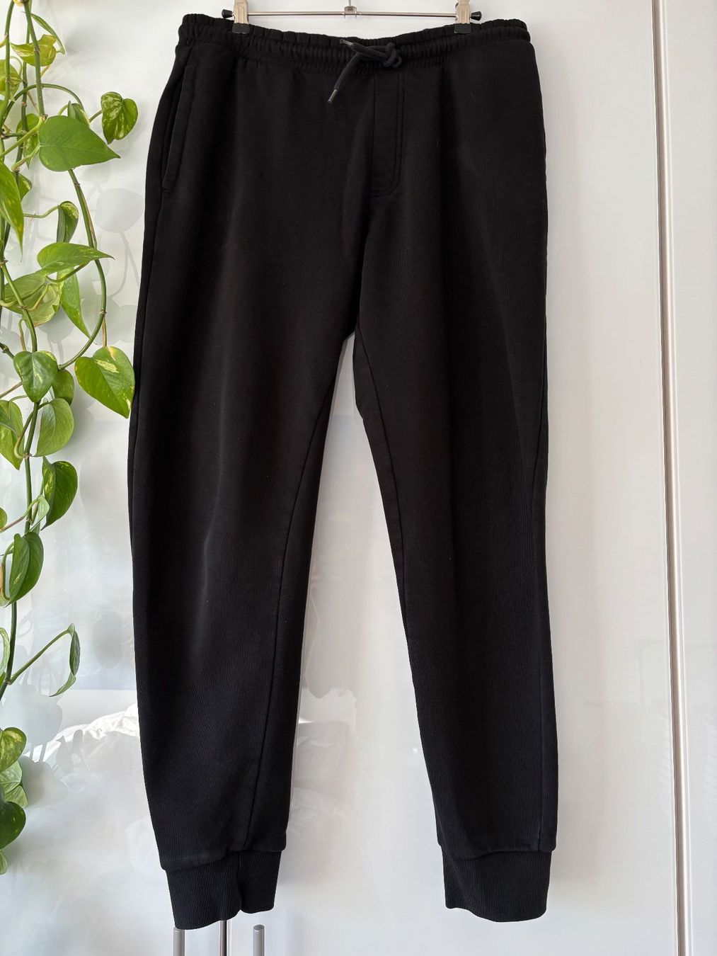 C&A Pantaloni: C&A schwarze Trainerhose Gr. M – Usato da Zürich venduto da missmodernage