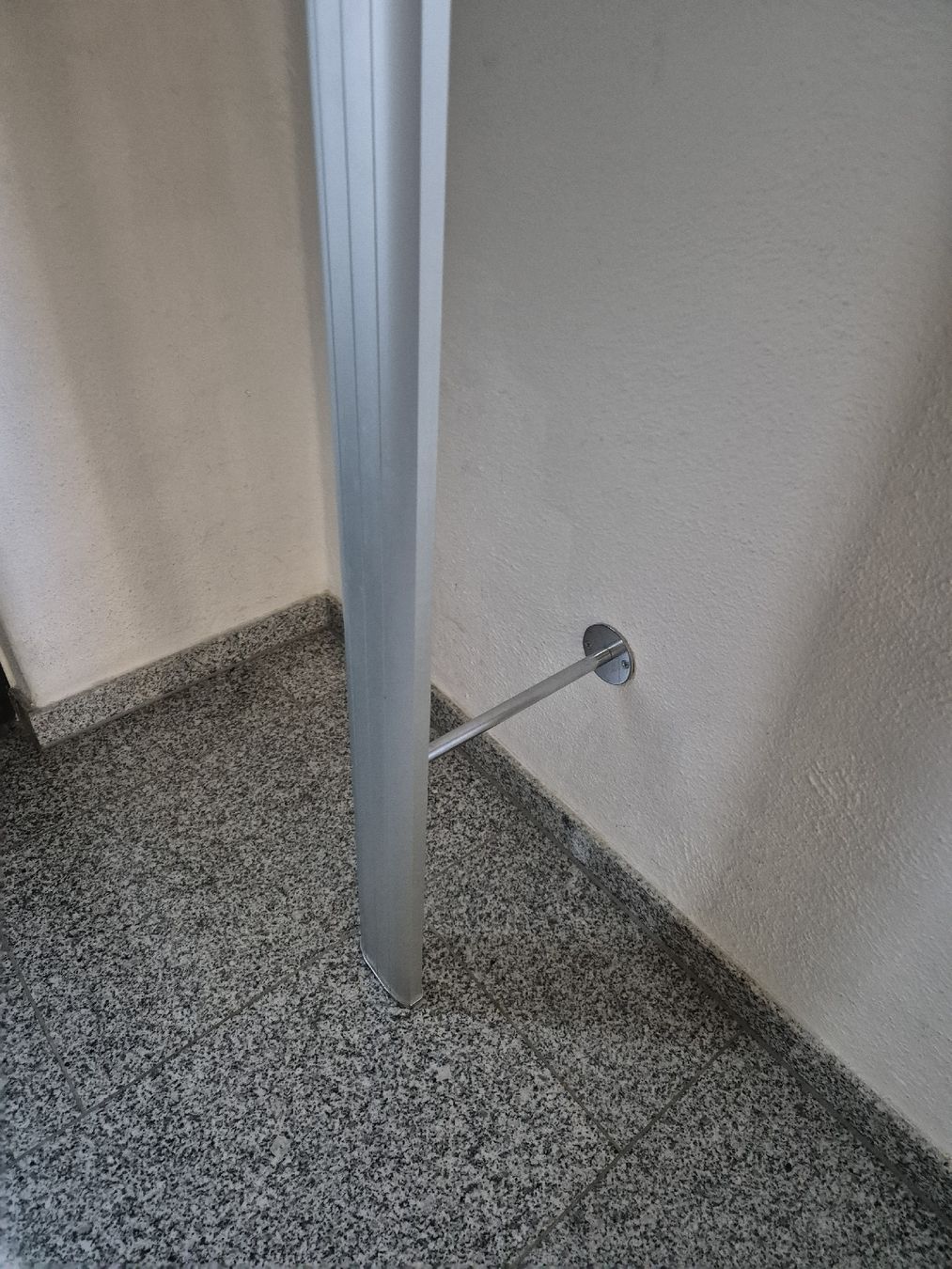 Guardaroba: Garderobe Chrom und Glas – Usato da Bad Ragaz venduto da Zinnia96 2