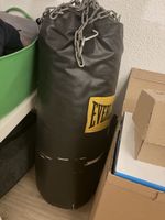 Boxsack Everlast schwarz gebraucht mit Kette