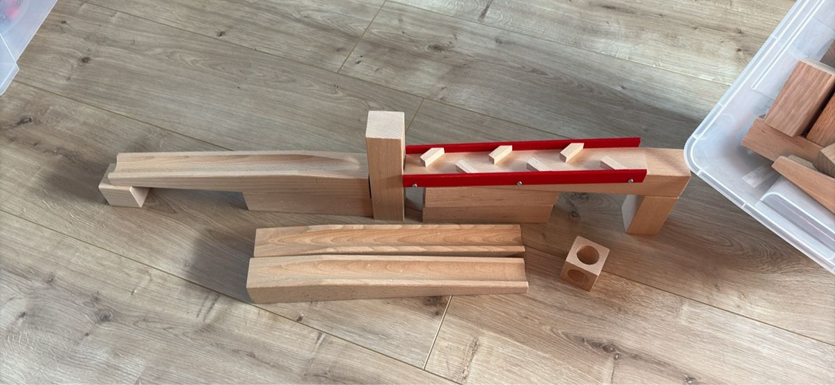 Giochi: Blocs de construction en bois et circuit de billes – Usato da Genève venduto da vqu_m2sm