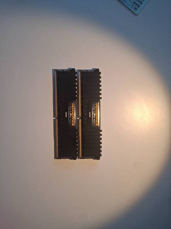 Memoria / RAM: RAM (24 Gigabyte DDR 4) – Usato da Lupsingen venduto da Claudine1978 2