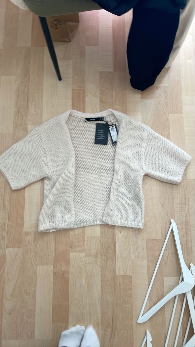 Pulls & Sweat-shirts: Vero Moda Strickjacke M mit Etikett – Neuf avec emballage d'origine à Rickenbach SZ par Sunneundmeer