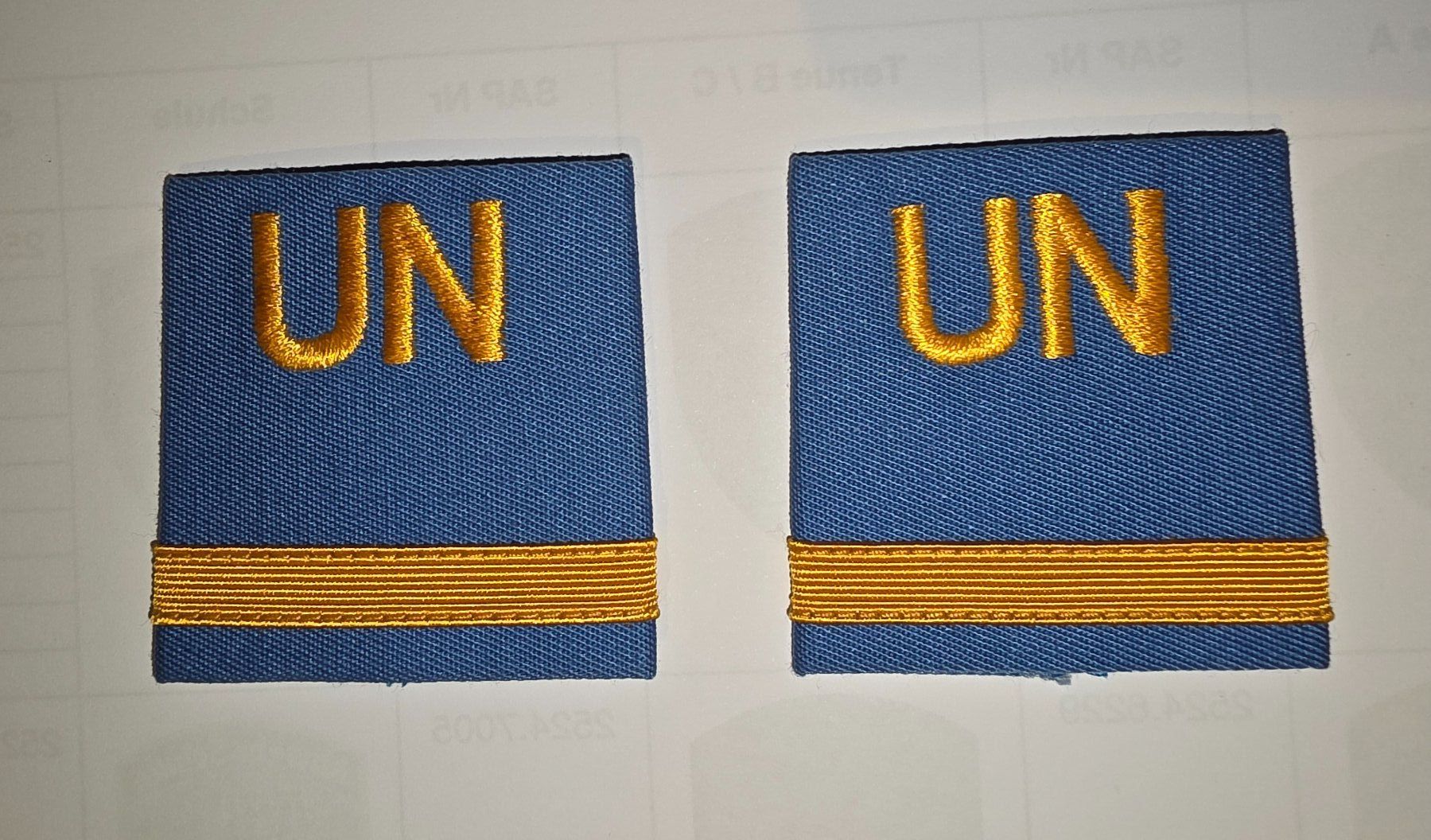 Armée suisse Plaquettes & Badges: UN Schulterabzeichen > Major im Set. – D'occasion à Obermumpf par oiskypoisky