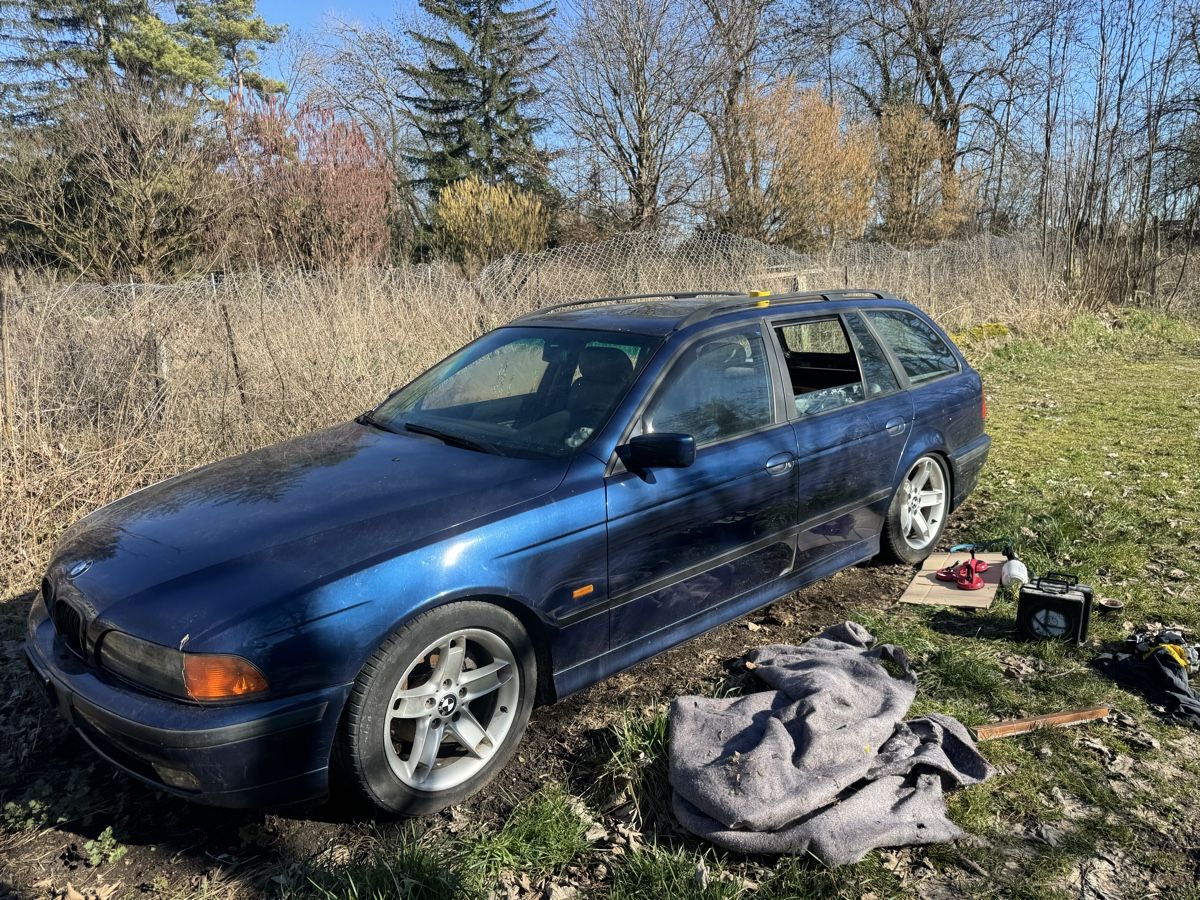 BMW Autos: BMW 528i E39 1997 – Defekt aus Basel von Rannakarbid
