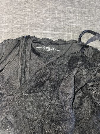 Schickes, kurzes, schwarzes Kleid von Guess, Grösse M