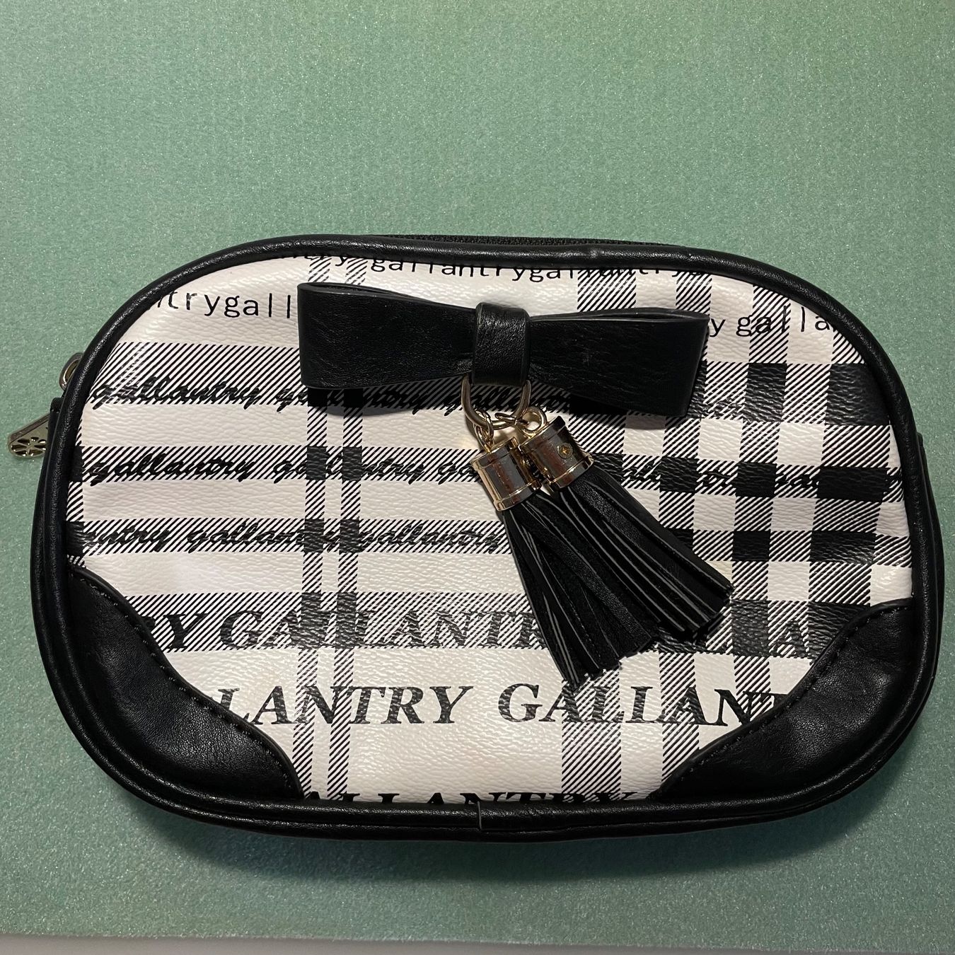 Custodie per cosmetici: Kosmetik Tasche mit 2 Fächer, schwarz – Usato da Bellach venduto da Lapislazuli_blues